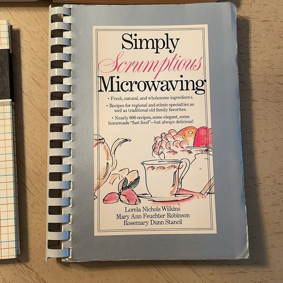 Collection set of 4 Microwave Cookbooks from 1980s - Picture 3 of 8